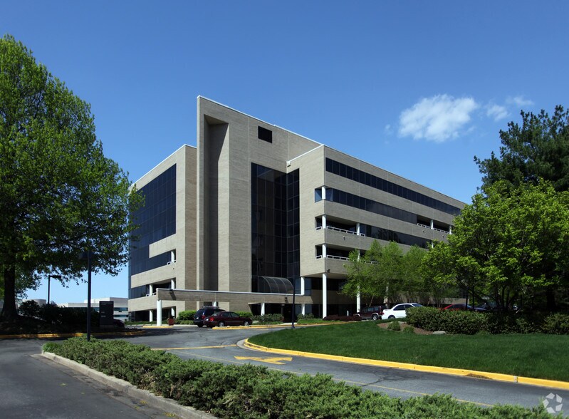 6610 Rockledge Dr, Bethesda, MD à louer - Photo de l’immeuble – Image 2 sur 7