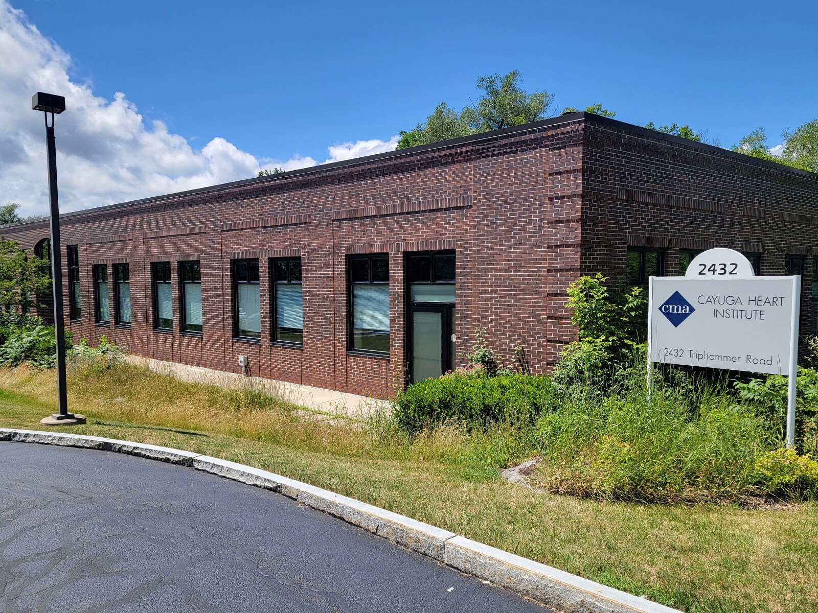2432 N Triphammer Rd, Ithaca, NY à vendre Photo principale– Image 1 sur 17