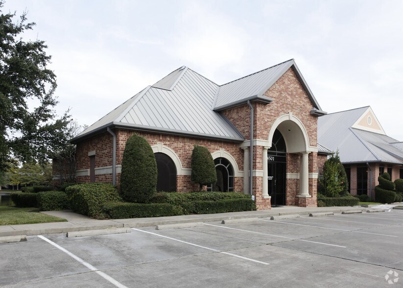 4501 Sweetwater Blvd, Sugar Land, TX à louer - Photo de l’immeuble – Image 1 sur 7