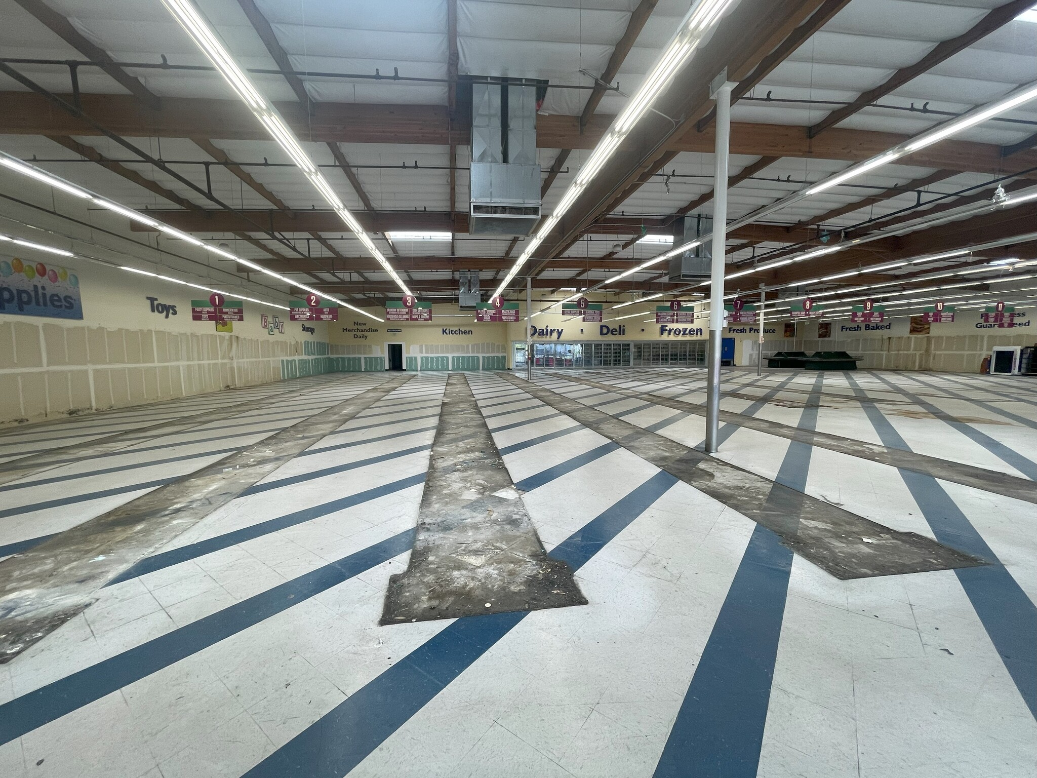 905-1055 N Waterman Ave, San Bernardino, CA à louer Photo de l’immeuble– Image 1 sur 12