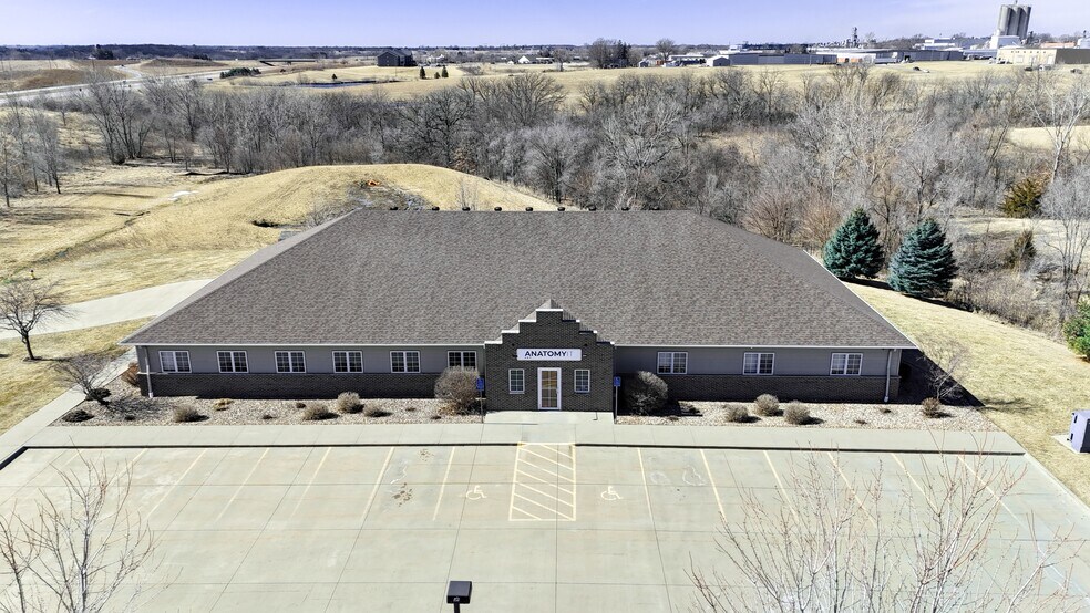 411 SE 9th St, Pella, IA à louer - Photo principale – Image 1 sur 5