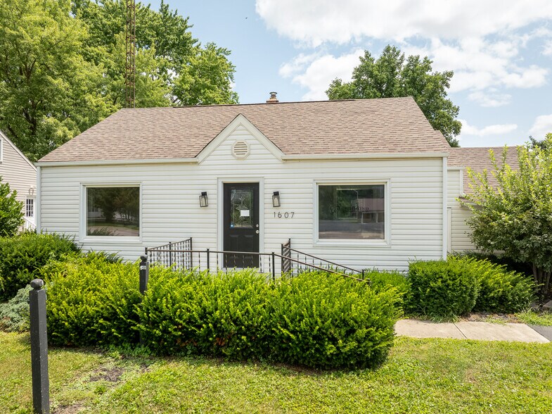 1607 Chester Blvd, Richmond, IN à vendre - Photo principale – Image 1 sur 27