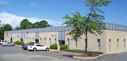 11 Harts Ln, East Brunswick, NJ à louer Photo de l’immeuble– Image 2 sur 3