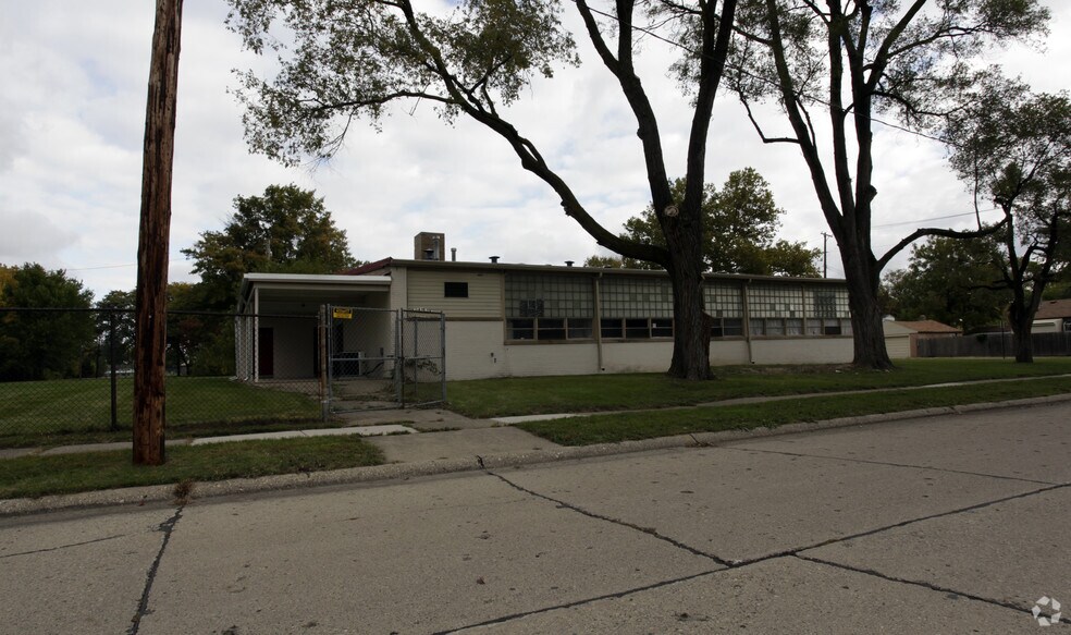 22021 Memphis Ave, Warren, MI à vendre - Photo de l’immeuble – Image 2 sur 32