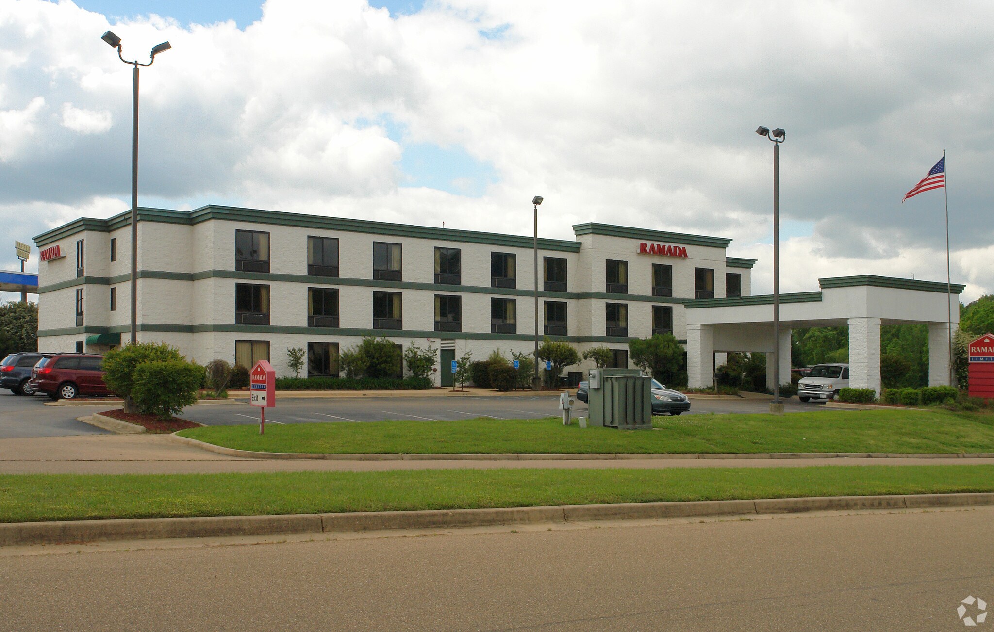 341 Airport Rd S, Pearl, MS à vendre Photo principale– Image 1 sur 3
