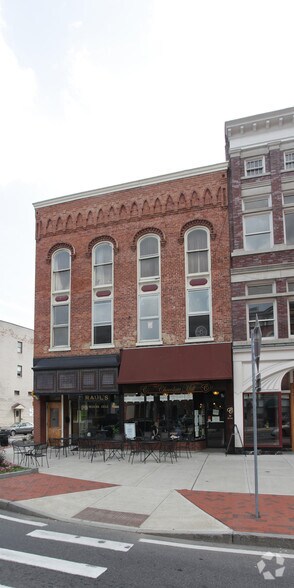162-164 Glen St, Glens Falls, NY à louer - Photo de l’immeuble – Image 2 sur 36