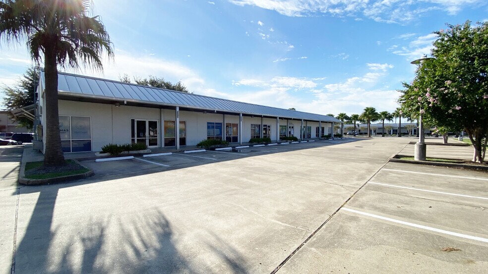 3300 Chimney Rock Rd, Houston, TX à louer - Photo de l’immeuble – Image 2 sur 6