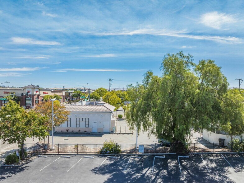 1593 1st St, Livermore, CA à vendre - Photo de l’immeuble – Image 3 sur 34