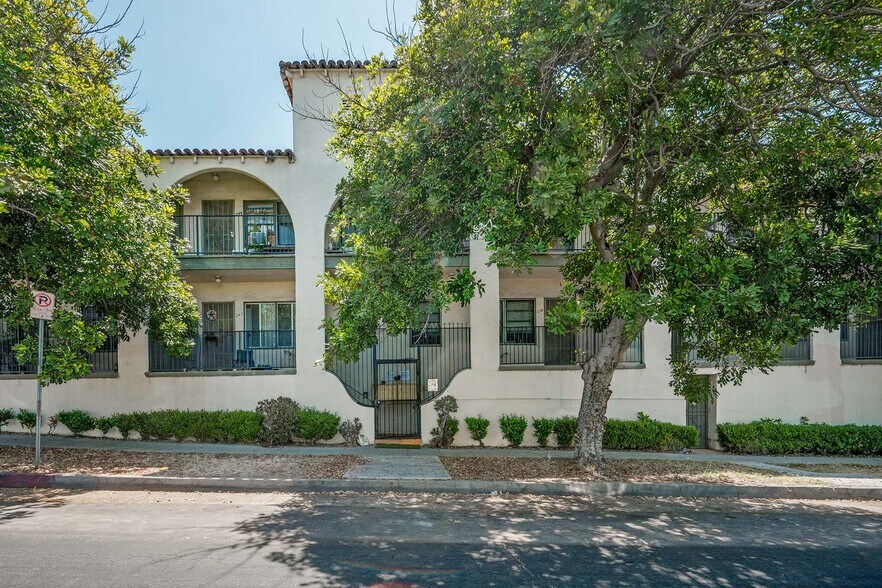 230-240 N Reno St, Los Angeles, CA à vendre - Photo principale – Image 1 sur 7