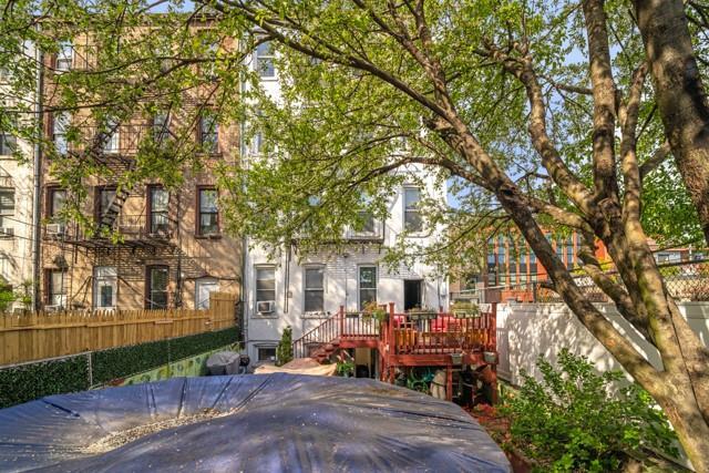 34 Garnet St, Brooklyn, NY à vendre Photo principale– Image 1 sur 2