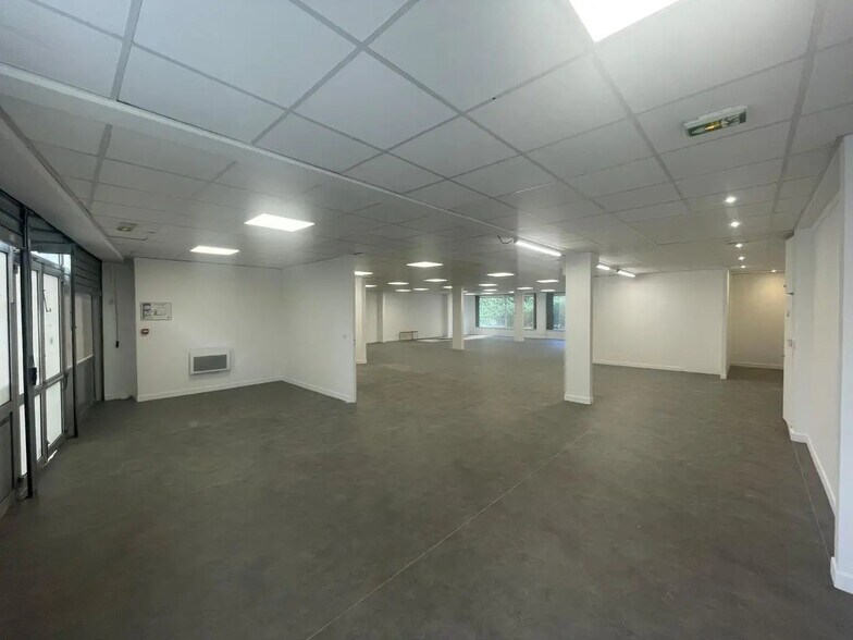 Local d’activités dans Boulogne-Billancourt à louer - Photo de l’immeuble – Image 2 sur 7