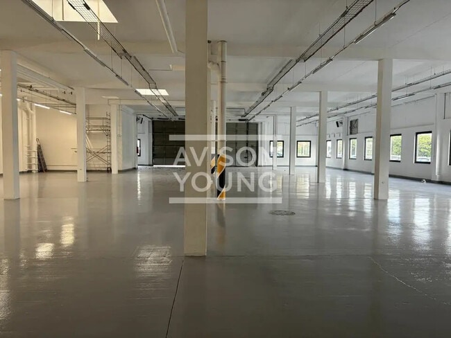 Plus de détails pour Local d'activités à louer