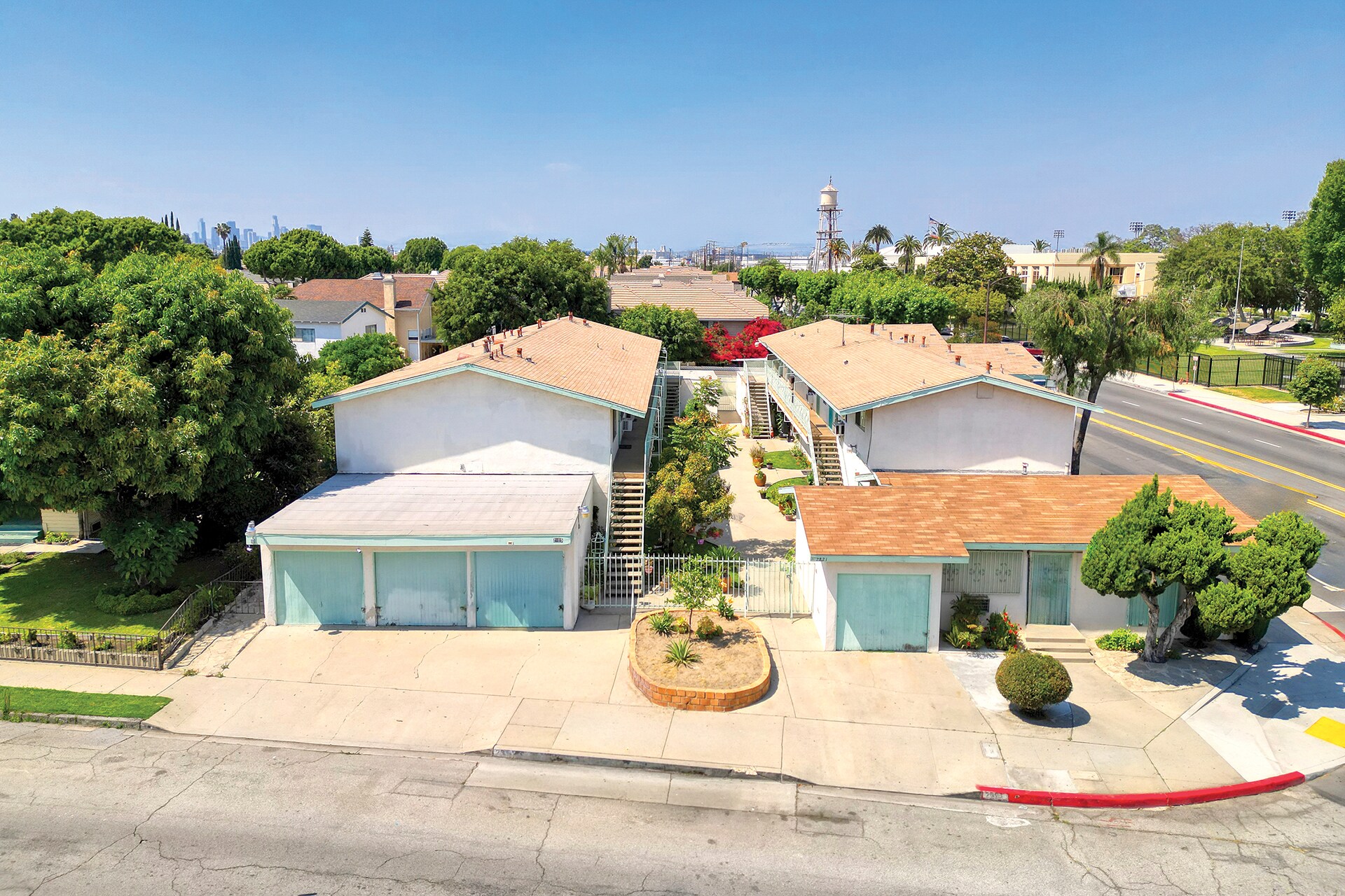 2821 Randolph St, Huntington Park, CA à vendre Photo de l’immeuble– Image 1 sur 9