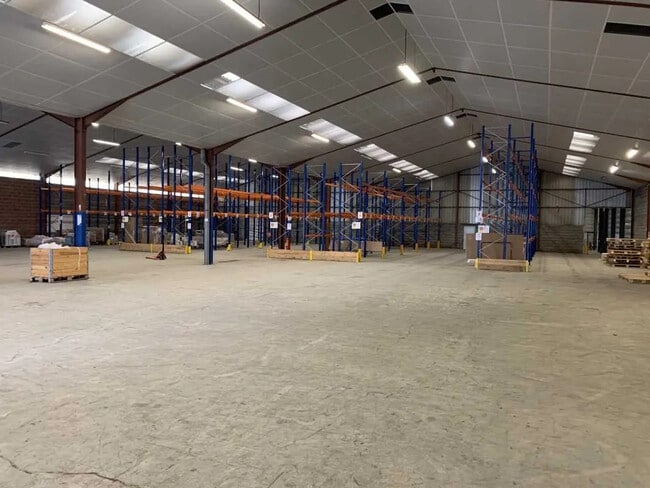 Plus de détails pour Bureau, Industriel/Logistique à louer