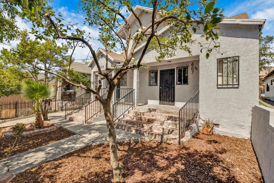 605 N St Louis St, Los Angeles, CA à vendre - Photo de l’immeuble – Image 3 sur 13