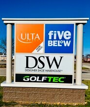 4411 W Wisconsin Ave, Appleton, WI à louer Photo de l’immeuble– Image 2 sur 3