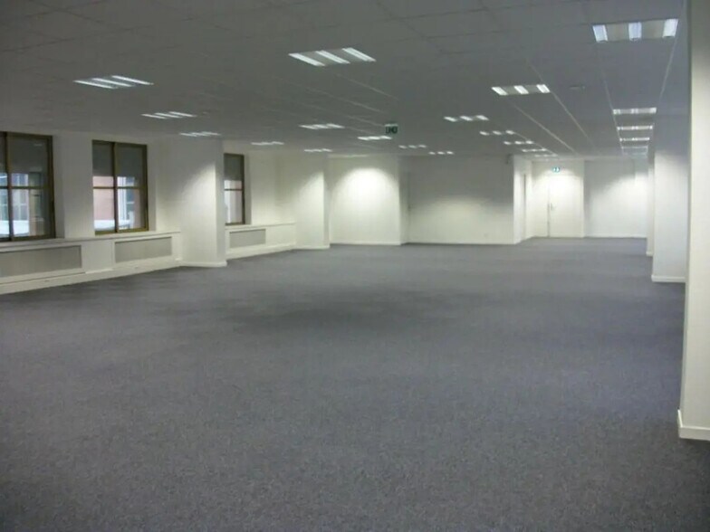 Bureau dans Lille à louer - Photo de l’immeuble – Image 2 sur 9