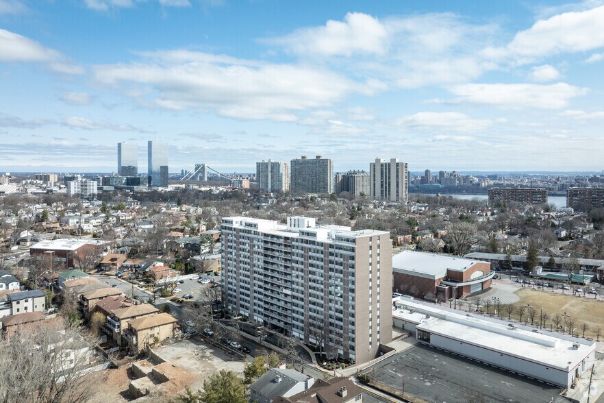 1350 15th St, Fort Lee, NJ à louer - Aérien – Image 1 sur 30