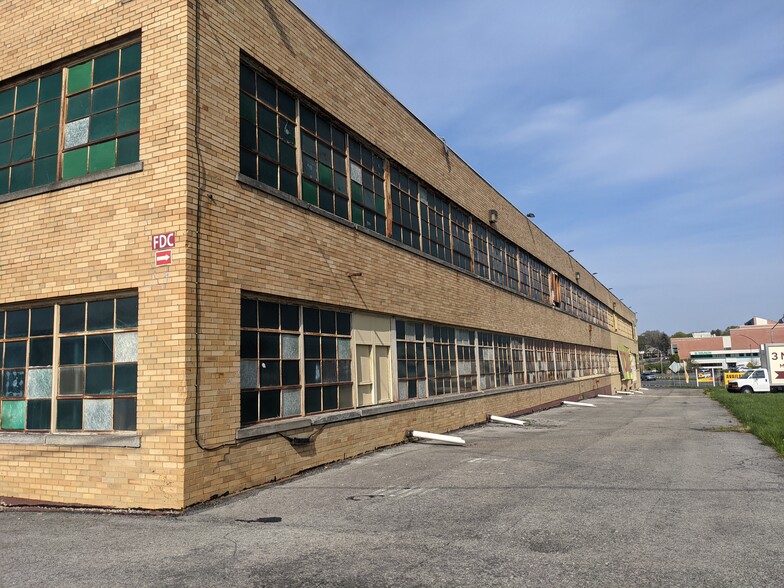 830 13th Ave, Bethlehem, PA à louer - Photo de l’immeuble – Image 1 sur 7