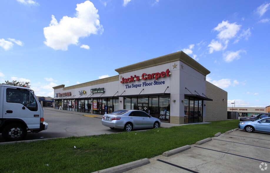 4611 Garth Rd, Baytown, TX à louer - Photo de l’immeuble – Image 3 sur 3