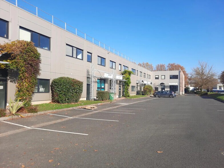 Local d’activités dans Bondoufle à louer - Photo de l’immeuble – Image 3 sur 4