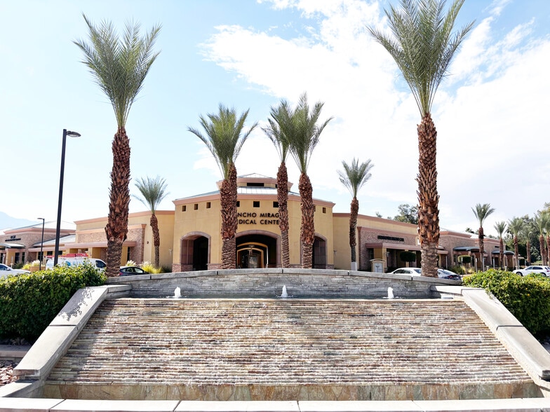 72780 Country Club Dr, Rancho Mirage, CA à vendre - Photo de l’immeuble – Image 1 sur 8