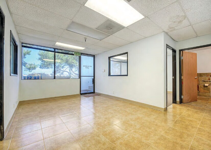 2221 Las Palmas Dr, Carlsbad, CA à vendre - Photo intérieure – Image 3 sur 14