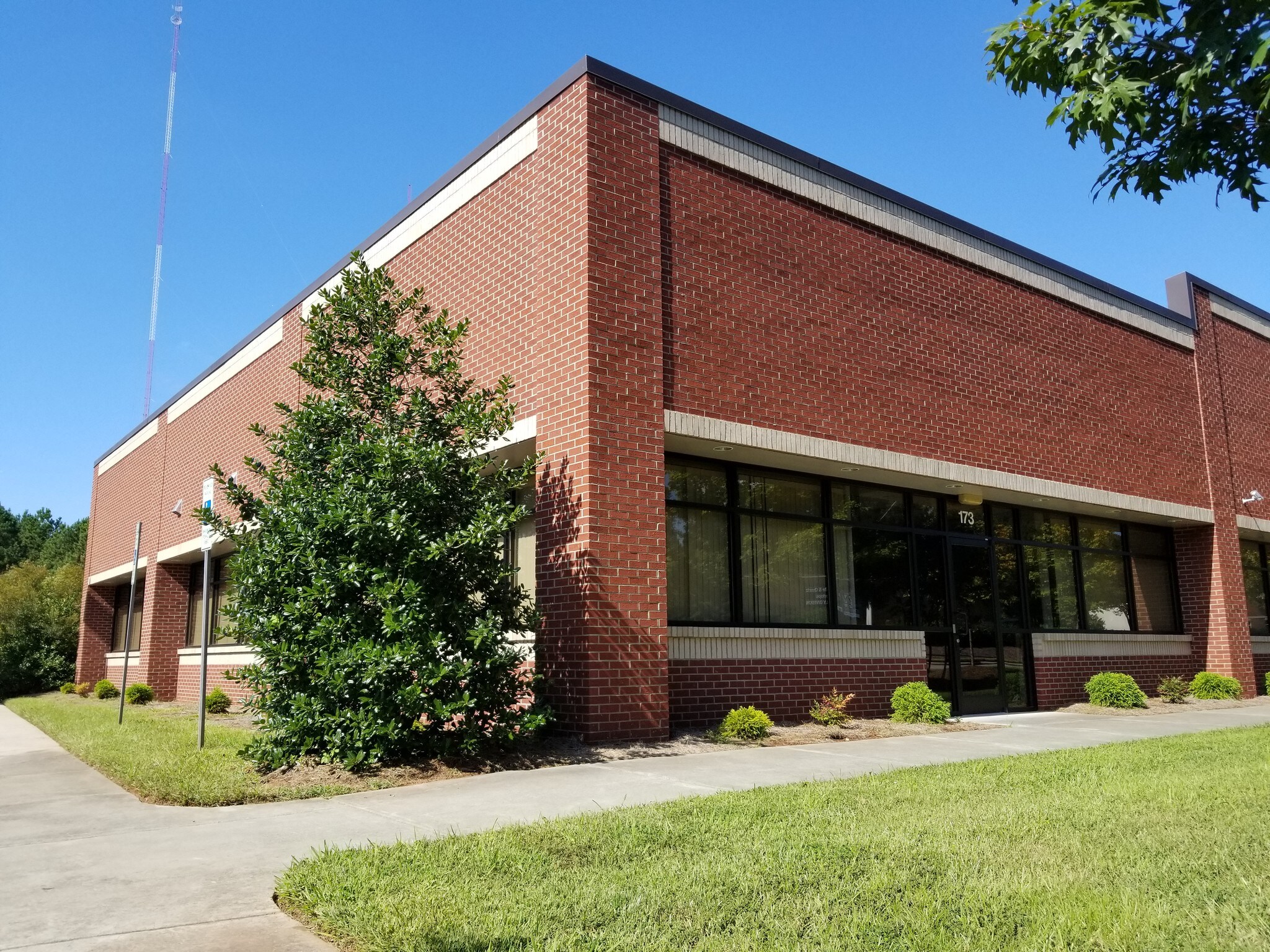 173 Towerview Ct, Cary, NC à louer Photo principale– Image 1 sur 11