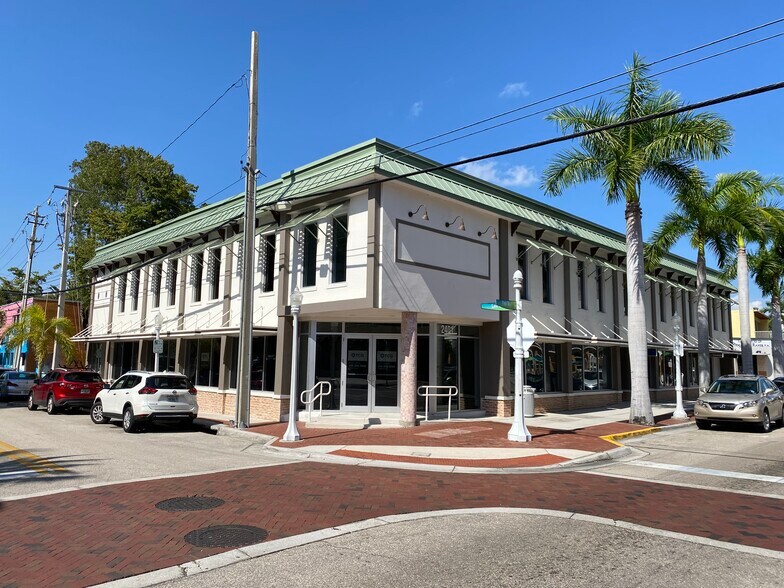 2401 1st St, Fort Myers, FL à louer - Photo principale – Image 1 sur 62
