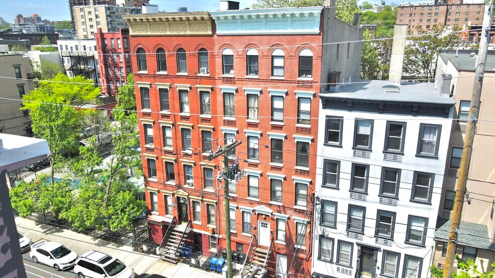308 Madison St, Hoboken, NJ à vendre - Photo de l’immeuble – Image 2 sur 29