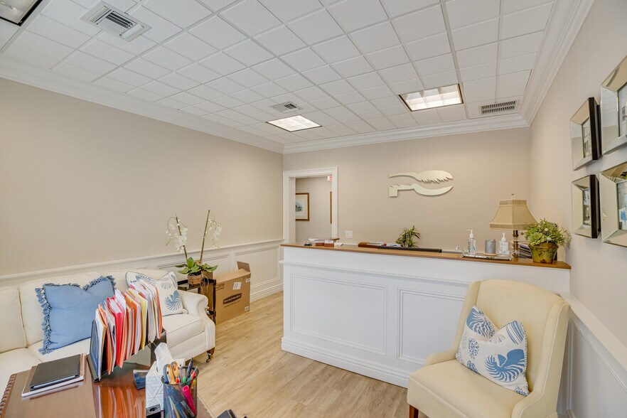 505 Beachland Blvd, Vero Beach, FL à louer - Photo de l’immeuble – Image 2 sur 10