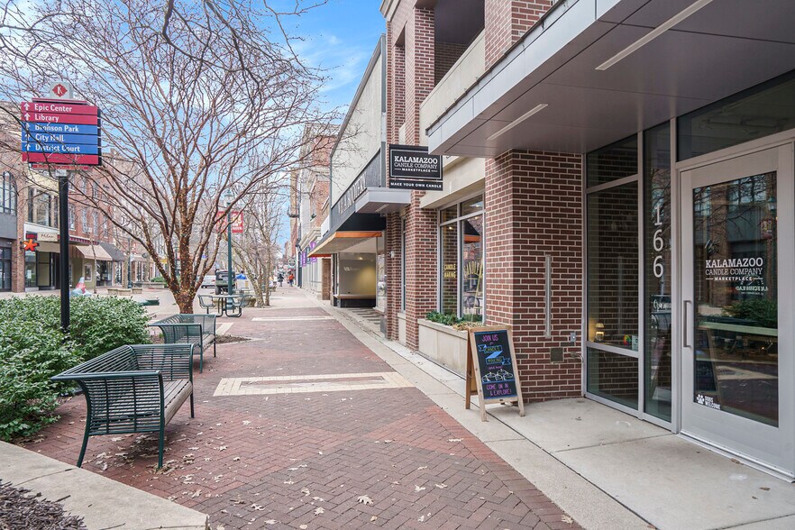 166 S Kalamazoo Mall, Kalamazoo, MI à louer - Photo principale – Image 1 sur 16