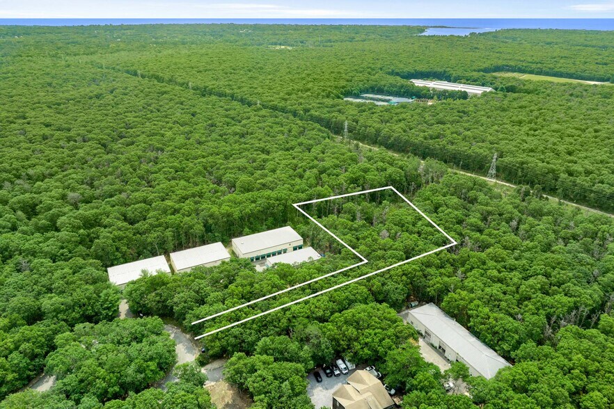 21 Goodfriend Dr, East Hampton, NY à vendre - Photo de l’immeuble – Image 1 sur 5
