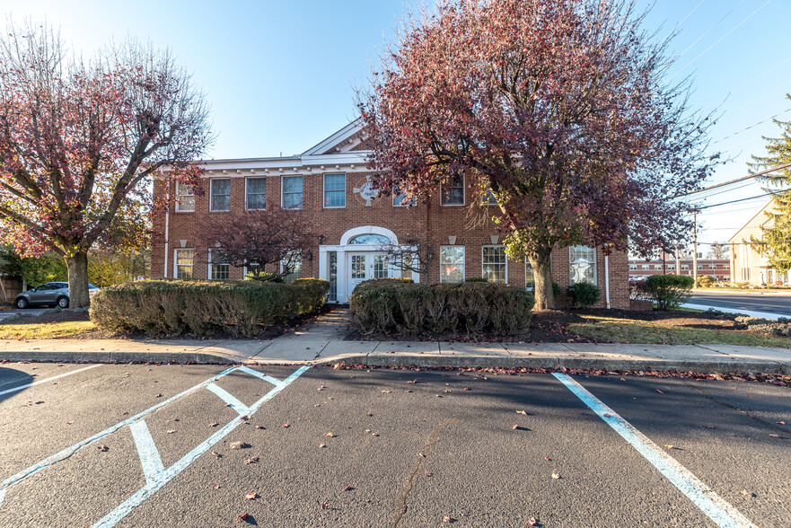 600 E Main St, Lansdale, PA à vendre - Photo de l’immeuble – Image 2 sur 57