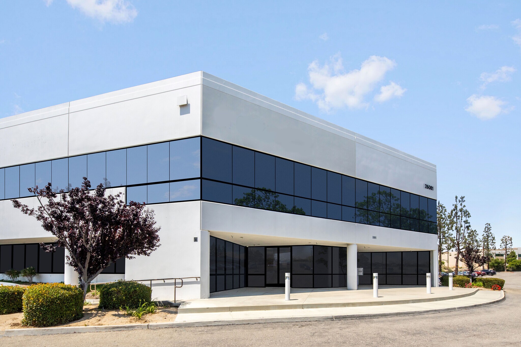 26081 Avenue Hall, Valencia, CA à louer Photo principale– Image 1 sur 15