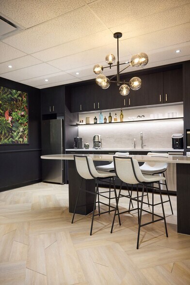 700 2 St SW, Calgary, AB à louer - Photo de l’immeuble – Image 3 sur 9