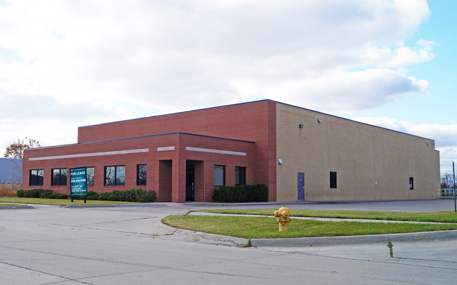 51255 Regency Center Dr, Macomb Township, MI à louer - Photo de l’immeuble – Image 1 sur 3
