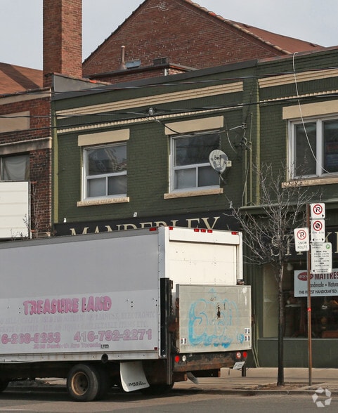 545 Mt Pleasant Rd, Toronto, ON à louer - Photo de l’immeuble – Image 2 sur 2