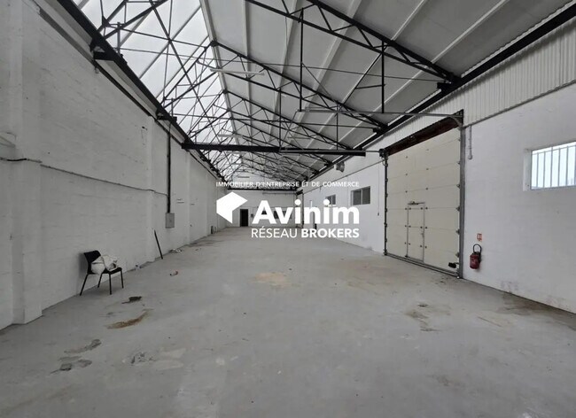 Plus de détails pour Local d'activités à louer