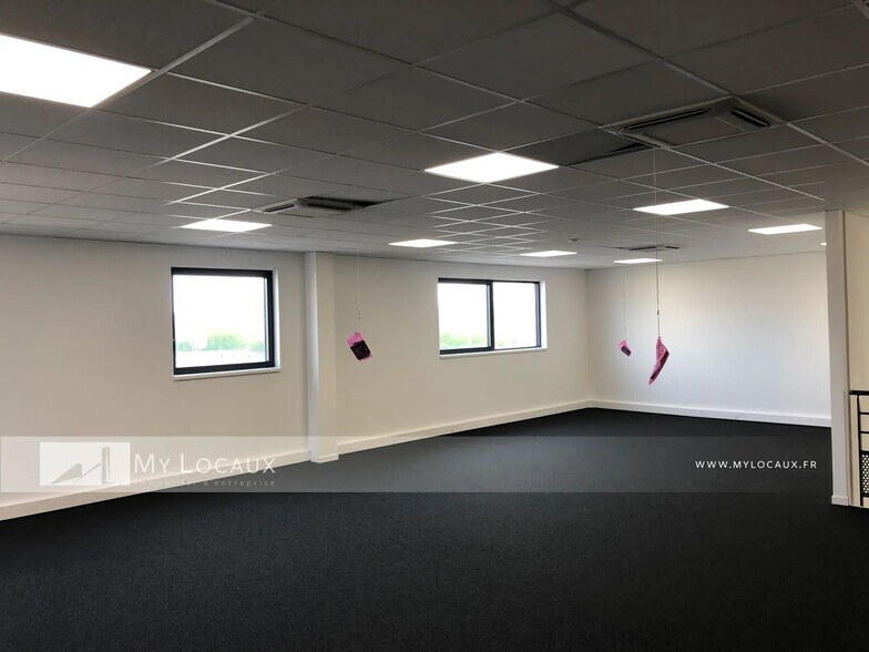 Industriel/Logistique dans Le Thillay à louer - Photo intérieure – Image 3 sur 7