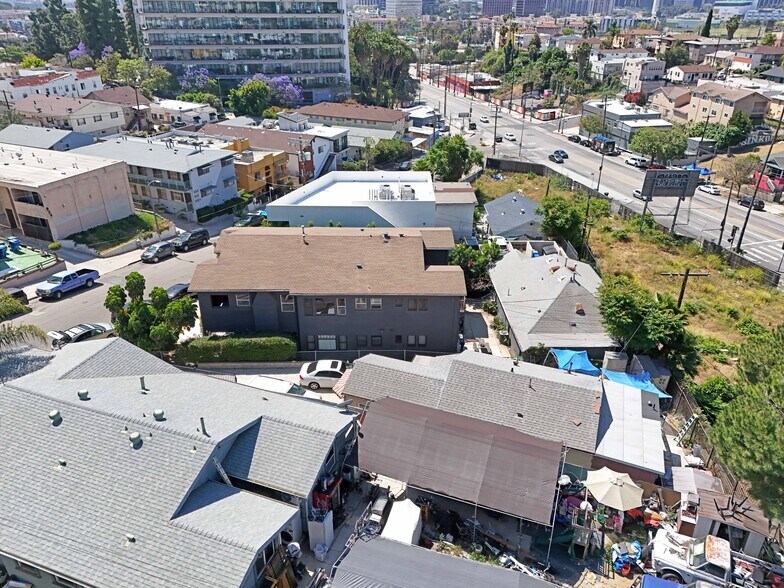 931 Everett St, Los Angeles, CA à vendre - Photo de l’immeuble – Image 3 sur 11