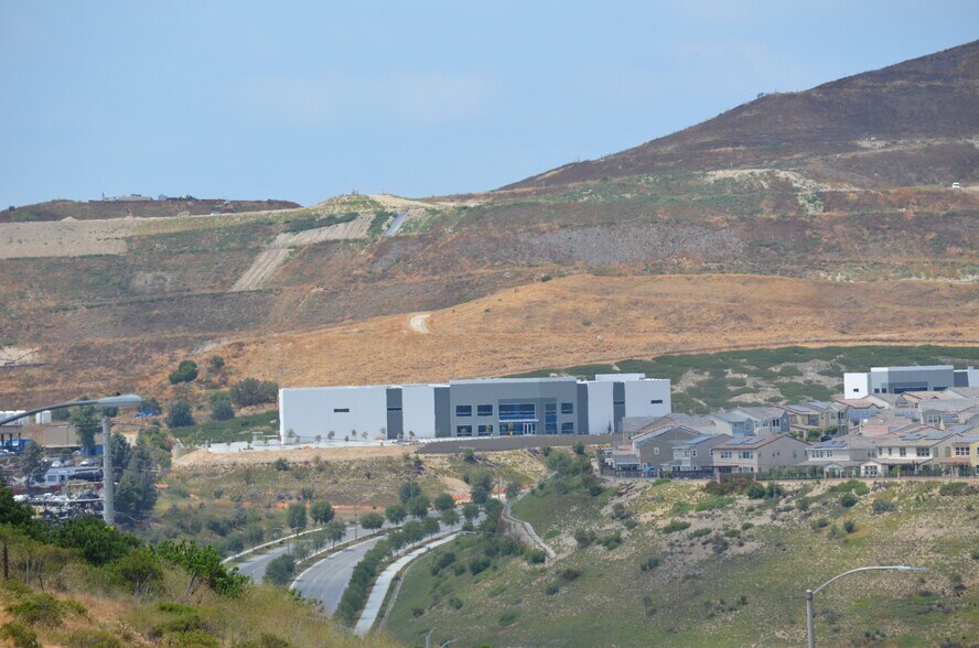 5662 Otay Valley Rd, Chula Vista, CA à vendre - Photo de l’immeuble – Image 1 sur 29