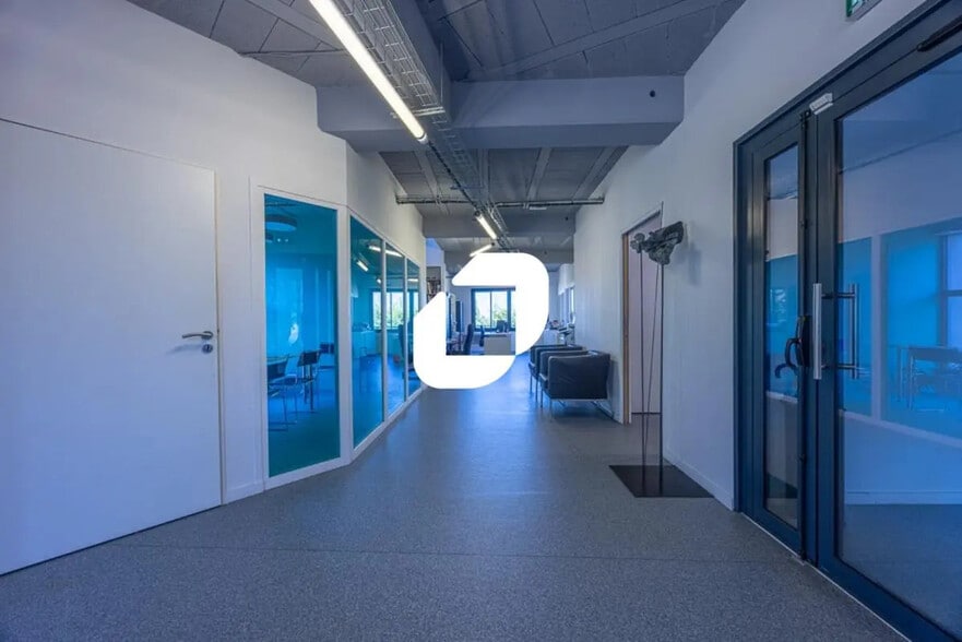 Bureau dans Combs-la-Ville à louer - Photo de l’immeuble – Image 3 sur 18