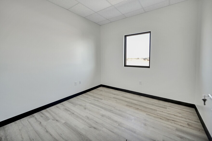 5903 W County Rd 135 rd, Midland, TX à louer - Photo de l’immeuble – Image 2 sur 10