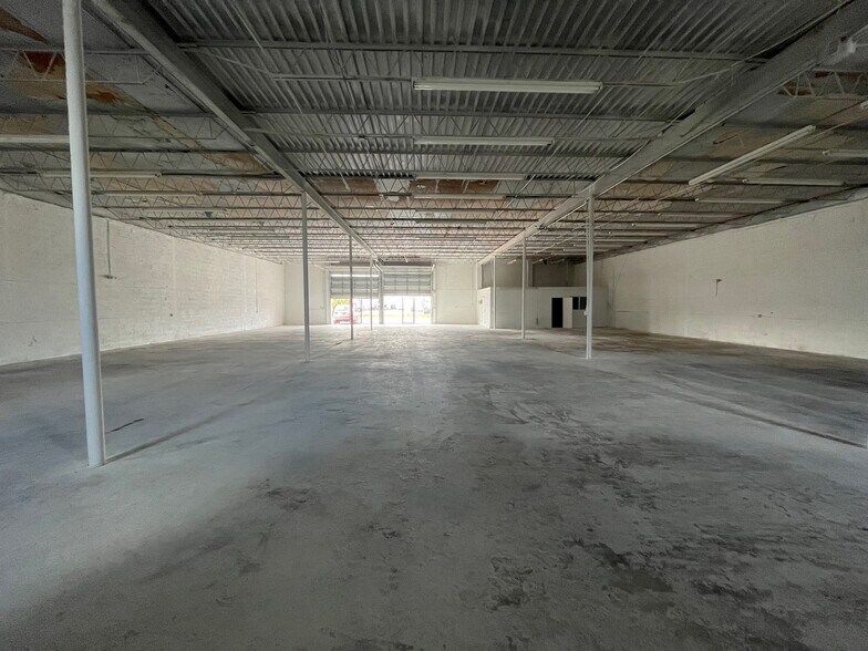 3580 NW 54th St, Miami, FL à louer - Photo principale – Image 2 sur 5