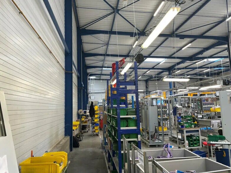 Local d’activités dans Dagneux à louer - Photo de l’immeuble – Image 2 sur 22