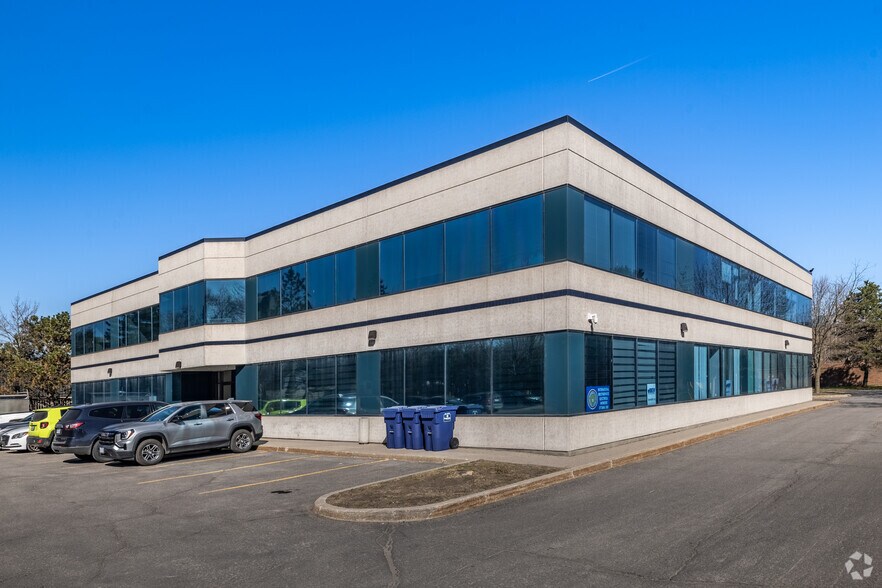 2460 Lancaster Rd, Ottawa, ON à louer - Photo de l’immeuble – Image 2 sur 2