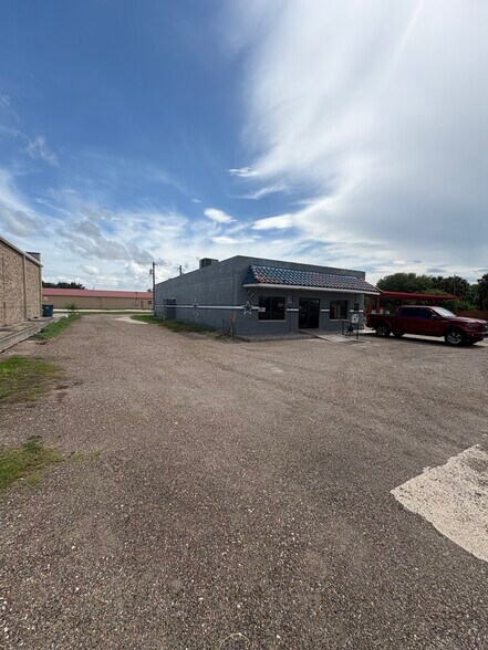 956 E Hidalgo Ave, Raymondville, TX à vendre - Photo de l’immeuble – Image 3 sur 36