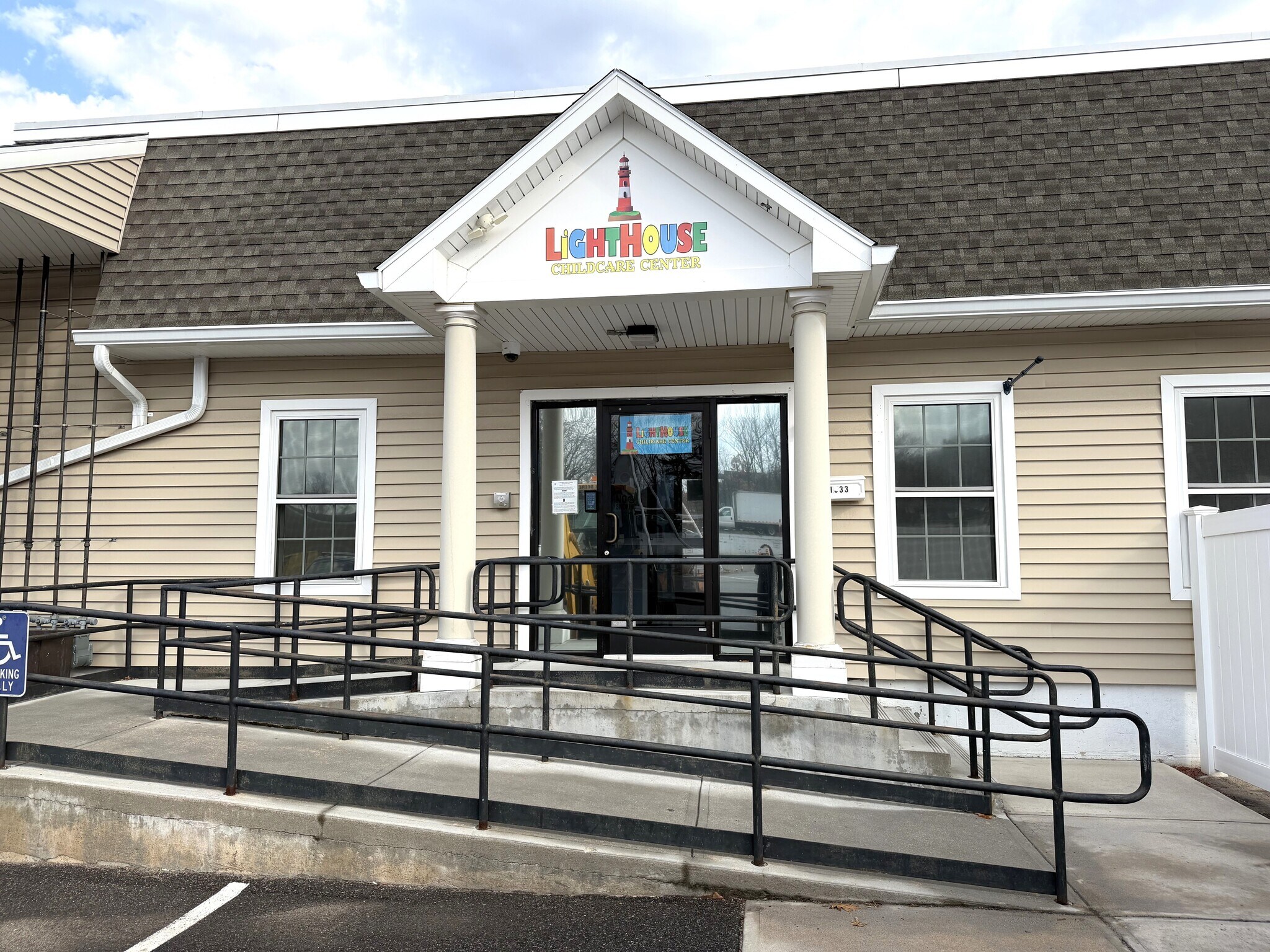 1333 Thomaston Ave, Waterbury, CT à louer Photo principale– Image 1 sur 2