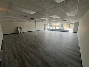 35-101 E Fullerton Ave, Addison, IL à louer Photo intérieure– Image 1 sur 9